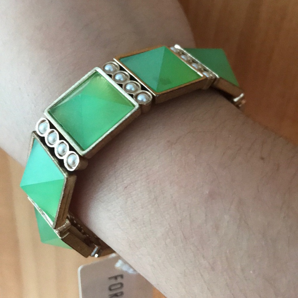✨NWT Mint Green/Gold Fashion Bracelet